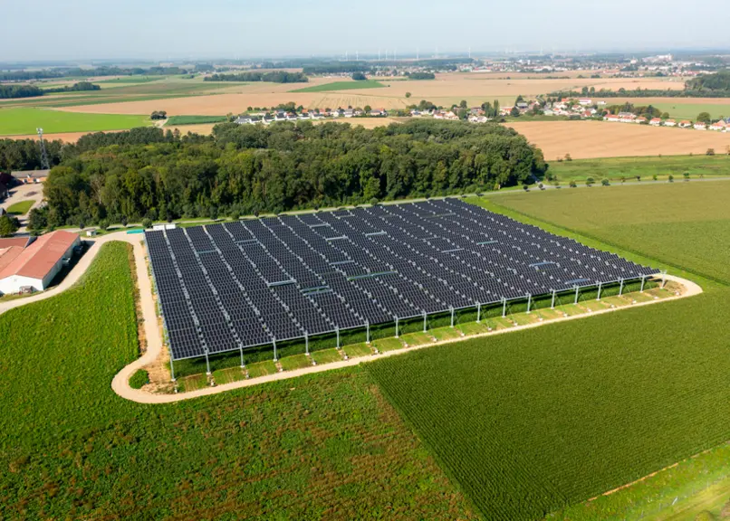 La "canopée agrivoltaïque" a une emprise de 3 hectares sur lesquels sera testé l'impact de l'ombrage sur différentes cultures pendant neuf ans.