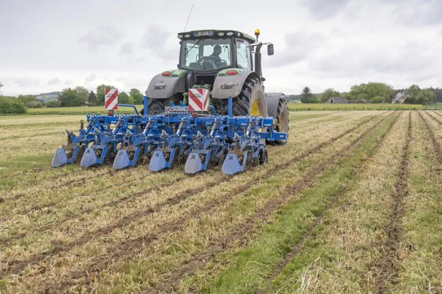 Semis de maïs au strip-till en période de sécheresse en juin 2023, agriculture de précision