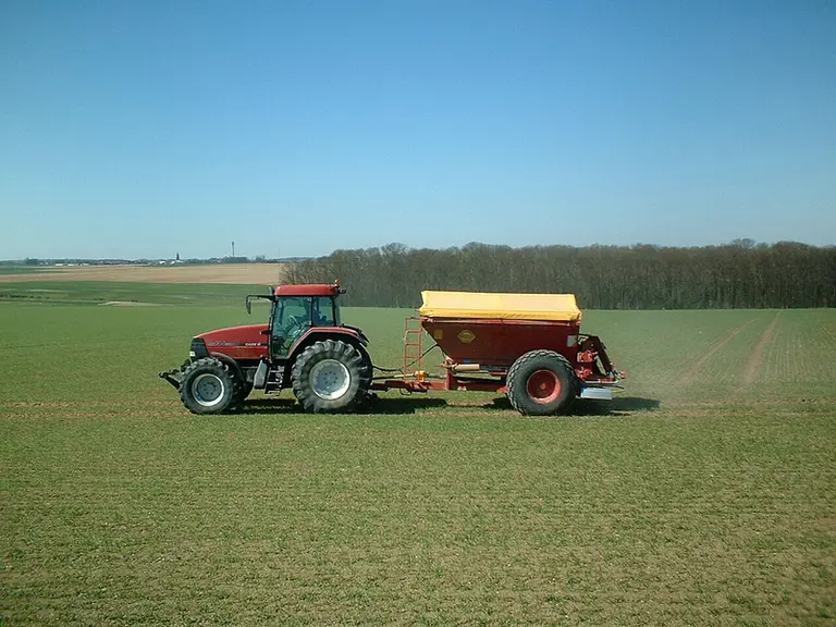 Apport d'azote sur blé en sortie d'hiver.