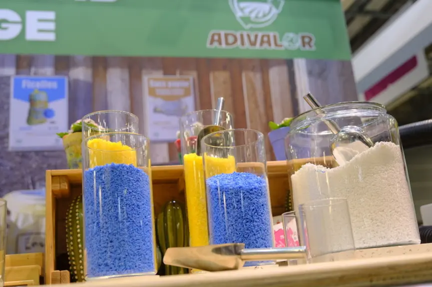 <em class="placeholder">échantillons de plastique recyclé sur le stand d'Adivalor au Salon de l'agriculture 2026</em>
