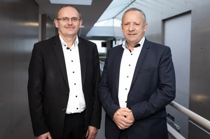 Serge Le Batz et Georges Galardon, respectivement président du Goupe d'aucy et de Triskalia. © DR