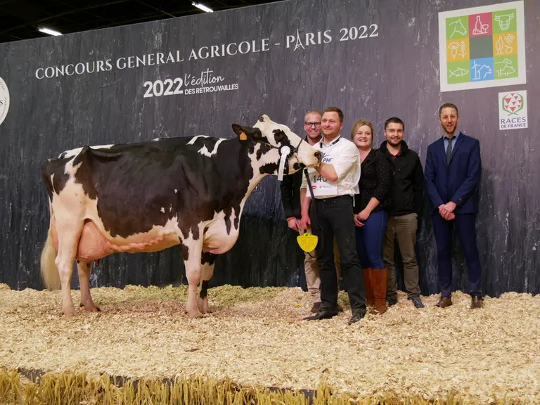 VLS Harena - Gaec Verluys en Seine Maritime – Meilleure laitière. Cette fille de Braxton en septième lactation a produit 114 033 kg de lait