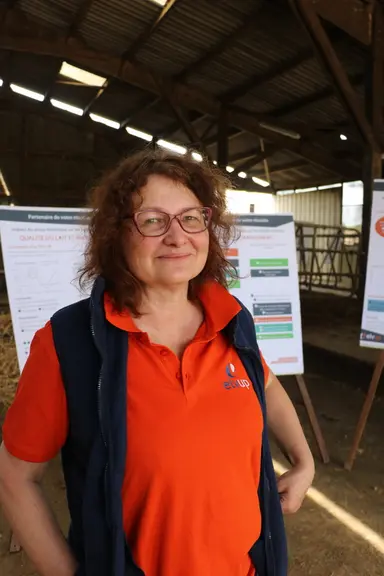 Annette Fichtl, vétérinaire chez Elvup. « Le seuil d’un THI supérieur à 68 a été dépassé 100 jours en 2018 et 99 jours en 2017 dans l’Orne. » © E. Big