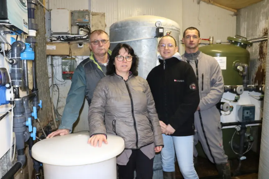 Dominique, Michèle, Annie et Fabrice Girault. « Grâce à cet équipement, nous avons récupéré suffisamment de débit et l’eau des abreuvoirs est redevenu