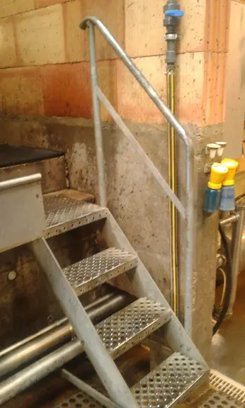 Un escalier sécurisé doit avoir idéalement deux mains courantes. © MSA Ain-Rhône