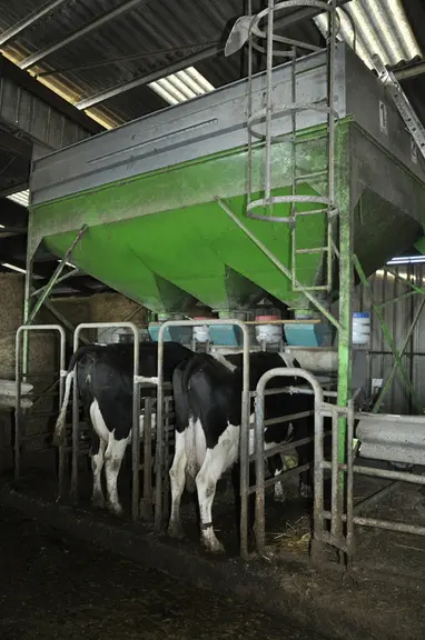 Le DAC (3 aliments) est commandé par les boucles électroniques. Les raisons de ce choix malgré le coût : suppression des manipulations, gain de temps.