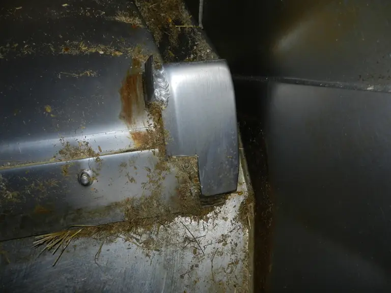 « On a dû adapter un peu notre bol mélangeur en créant des ailerons avec des fers plats au niveau de la vis, et en réhaussant les racleurs. Cela perme