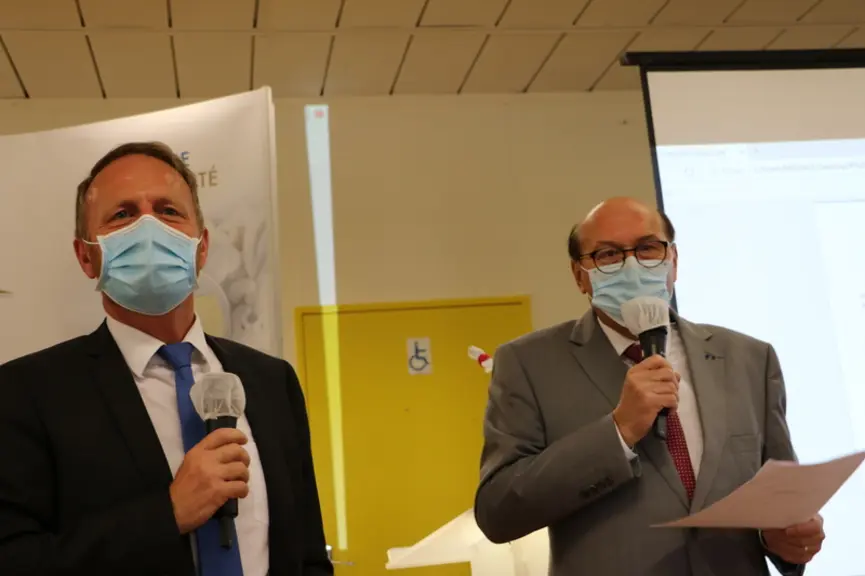 Arnaud Fossey, président, et Daniel Delahaye, directeur général d'Isigny Sainte Mère. « Le programme de normandisation et le sans-OGM vont nous coûter