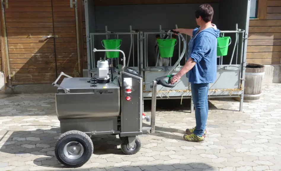 Le MilchMobil de Förster se distingue par sa cuve couchée et son réchauffeur bain-marie qui maintient le lait à température plus longtemps. © Förster