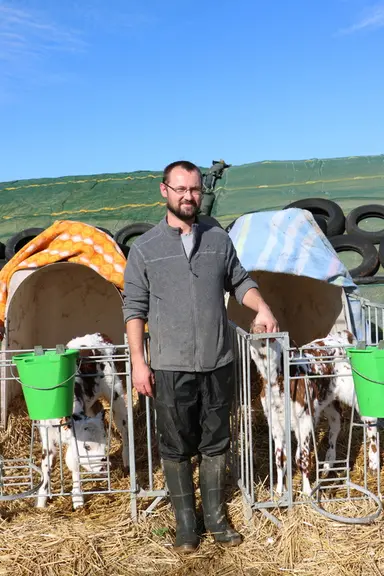 David Lambard. « Réduire le chargement sur l'exploitation m'a dégagé du temps pour ma famille et m'a rendu plus serein. » © C. Pruilh