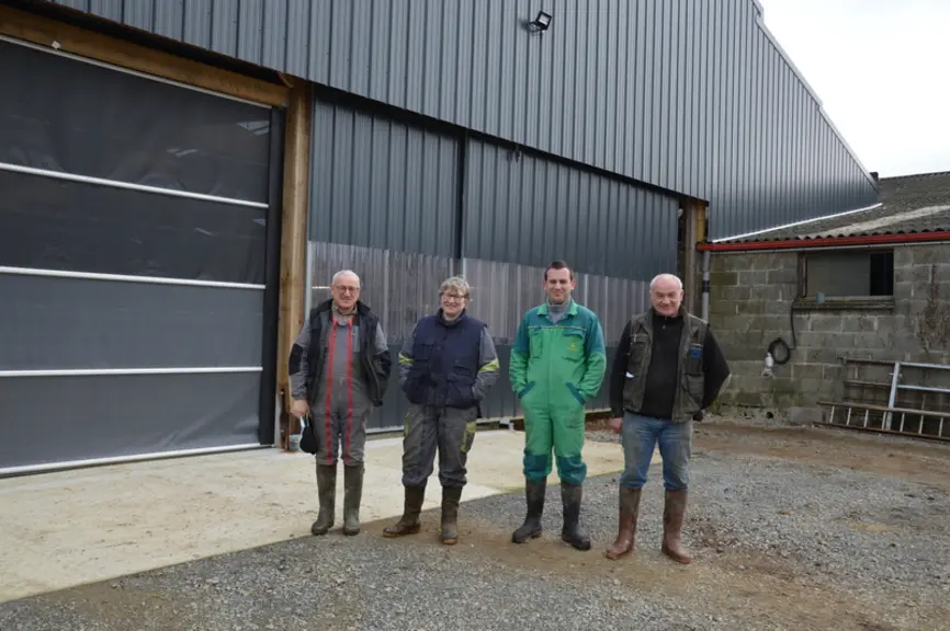 Jean-Yves, Valérie, Nathan et Didier Honoré apprécient le confort et la fonctionnalité de leur nouveau bâtiment. © C. Julien