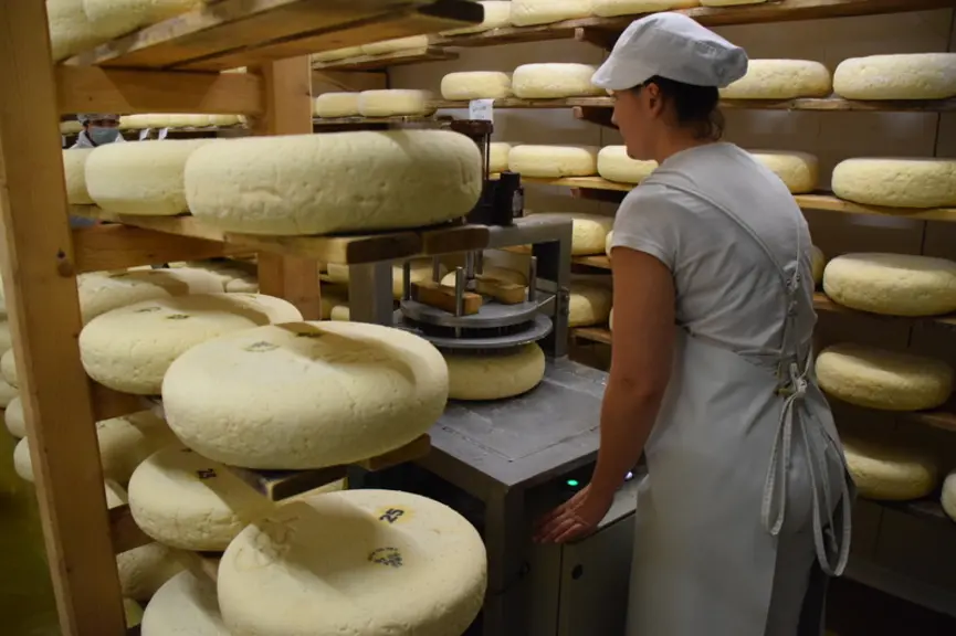 Le fait que toute la fabrication se fasse au lait cru a facilité la labellisation.