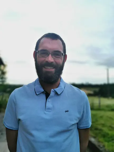 Grégoire Métais, éleveur en individuel, dans les Deux-Sèvres © G. Métais
