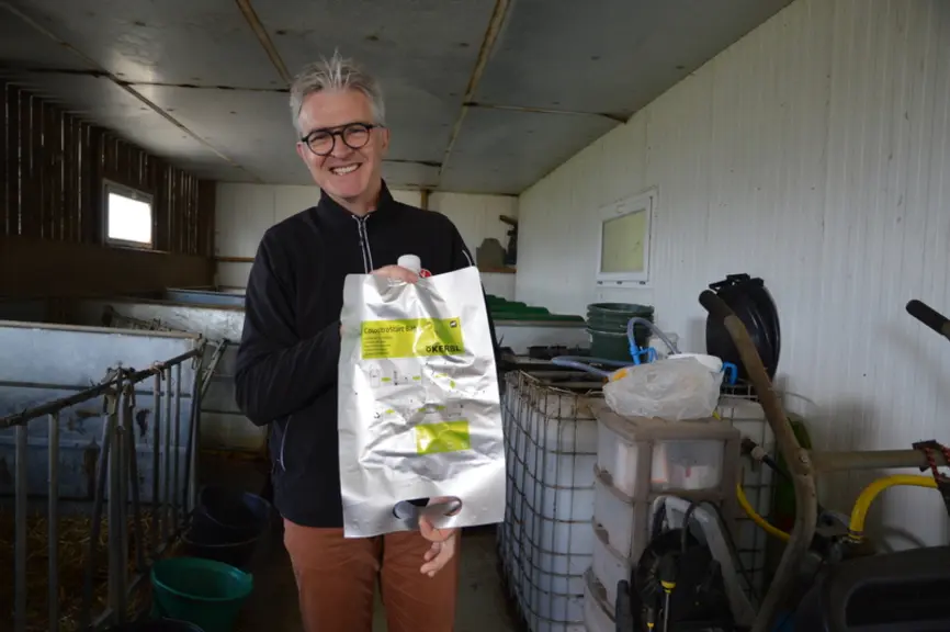 Pour sécuriser les apports en colostrum de qualité, une banque de colostrum est entretenue avec des surplus congelés dans des poches de 4 litres, faci