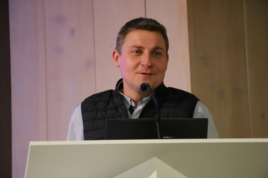 Benoit Drouin, éleveur dans la Sarthe. « Ne pas raisonner le retournement d'une prairie sur une seule année, c'est important. »