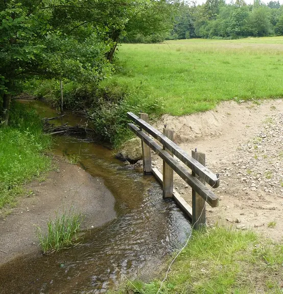 Ce point d’eau naturel a été aménagé pour limiter les risques de contamination. 