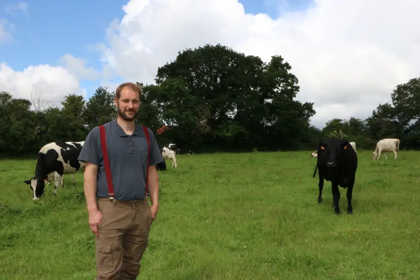 Maxence Calais, du Gaec des Normandistes. « Notre meilleure parcelle de prairie permanente peut produire 13 tMS/ha. »