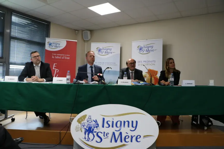 Arnaud Fossey et Daniel Delahaye, président et directeur général d'Isigny Sainte-Mère. « Notre nouveau challenge est l'obtention du référentiel B-Corp