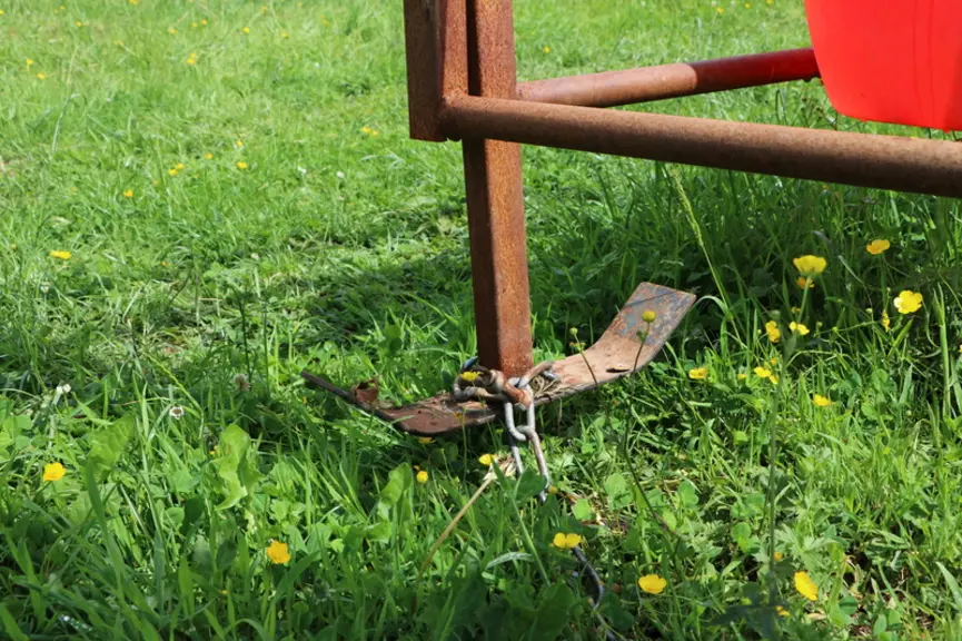 Des parcs à veaux qui glissent sur l’herbe