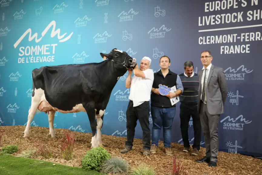 B. F. Hisva (Atwood) du Gaec Belle Fontaine  a reçu le prix de la meilleure fromagère.