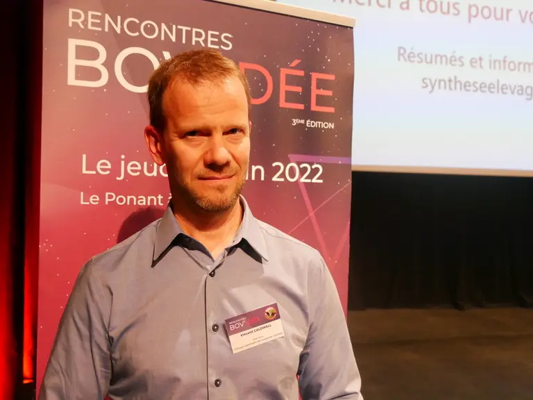 Vincent Caldwell, vétérinaire. « Les raisons pour retarder une première insémination peuvent être logiques à l’échelle d’une vache. Mais, à l’échelle