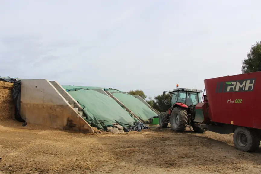 À l’installation de Quentin, les silos ont été réhaussés de 1,5 m, ce qui a permis d’augmenter d’un tiers la capacité de stockage à moindre coût.