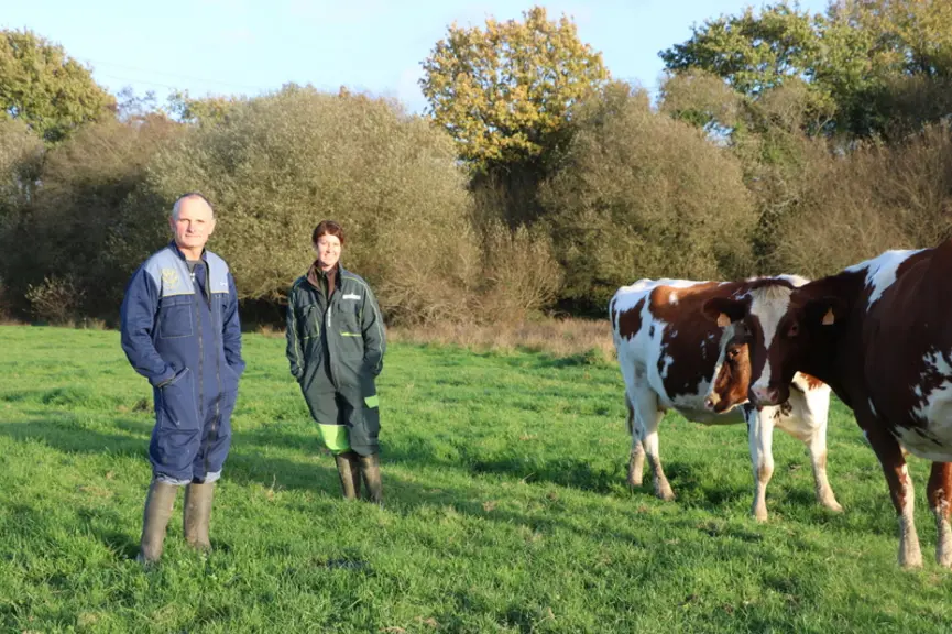 Olivier et Béatrice Piron. « Nous privilégions un système très simple avec peu de vaches, pour rester efficaces tout en veillant à l'aspect travail. »