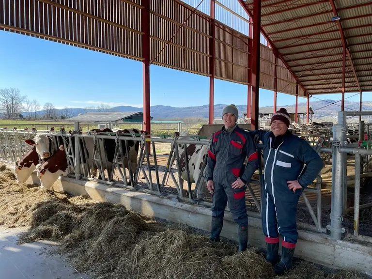 Louison Donier et son père Frédéric. « Nous préférons bénéficier de super conditions de travail 350 jours par an, quitte à devoir travailler 15 jours
