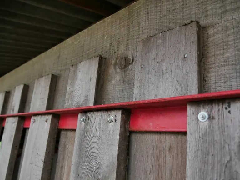 Astuce : Un bardage coulissant actionné par un cric