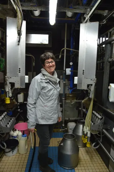 Claire Monvoisin. « J’ai trouvé une solution pour pouvoir continuer à traire. Mes épaules ne sont plus en tension avec une main qui porte la griffe, l