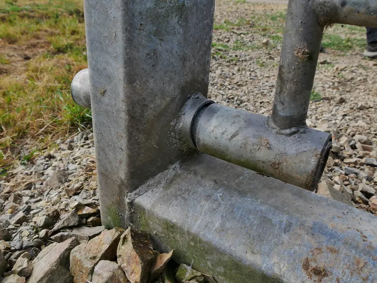 détail de l'axe de la barrière