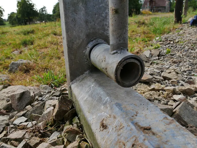 détail de l'axe de la barrière