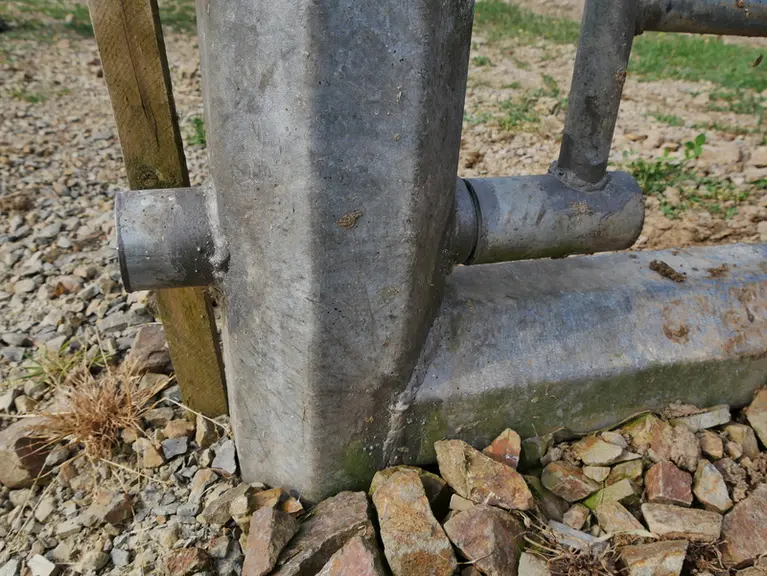détail de l'axe de la barrière