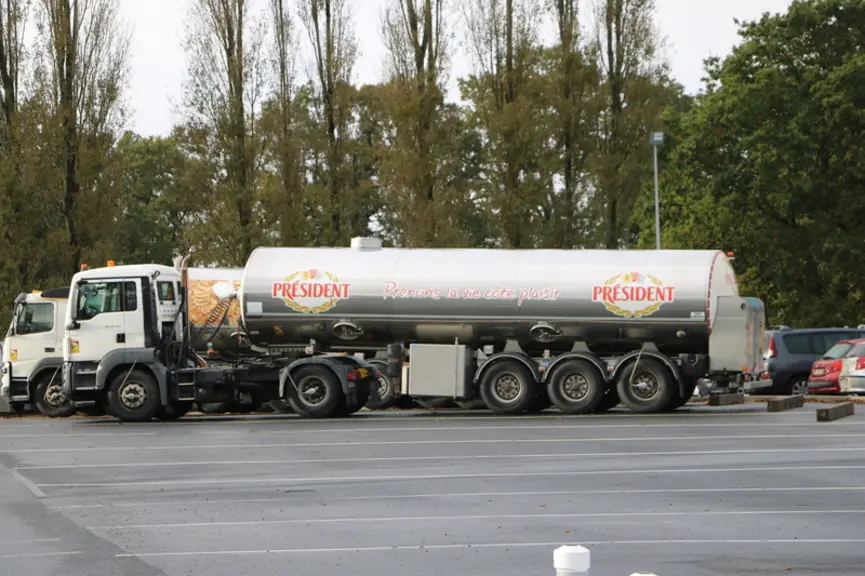 camion de collecte Lactalis