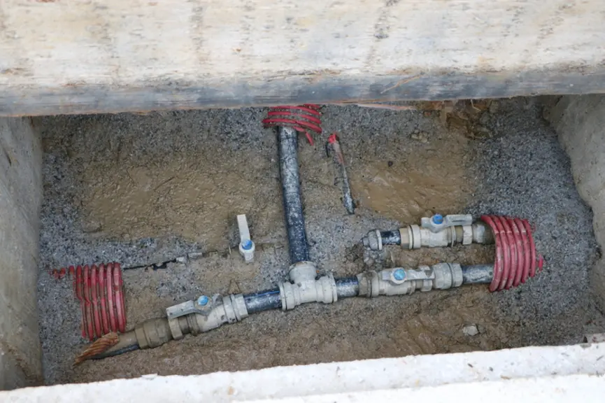 Vannes au début du réseau de distribution de l'eau d'abreuvement.