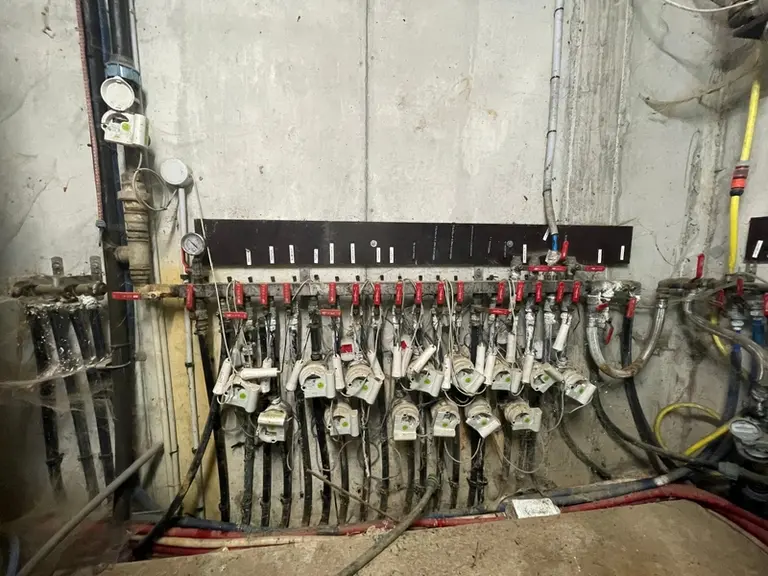 <em class="placeholder">L’installation de la nourrice en inox (540 € en 2020) reliée à des compteurs à eau individualisés permet de connaître la conso