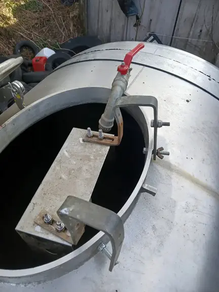<em class="placeholder">Flotteur anti débordement sur une tonne à eau</em>