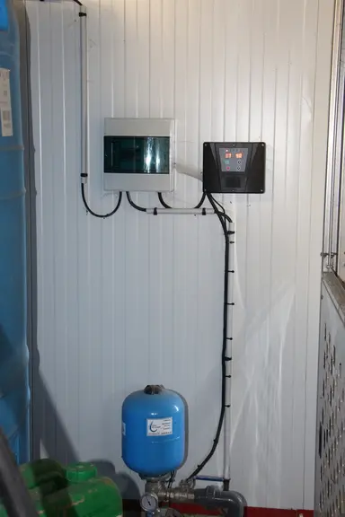 <em class="placeholder">Une pompe à débit variable assure une pression de 4 bars pour les robots.</em>