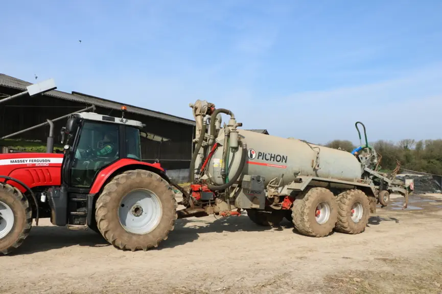 <em class="placeholder">épandeur tonne à lisier </em>