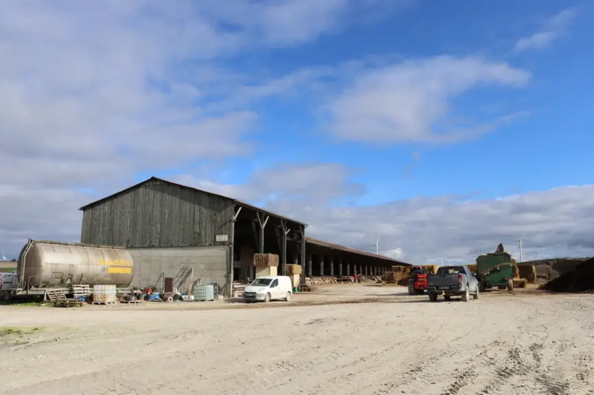 Cour de ferme dans la Marne