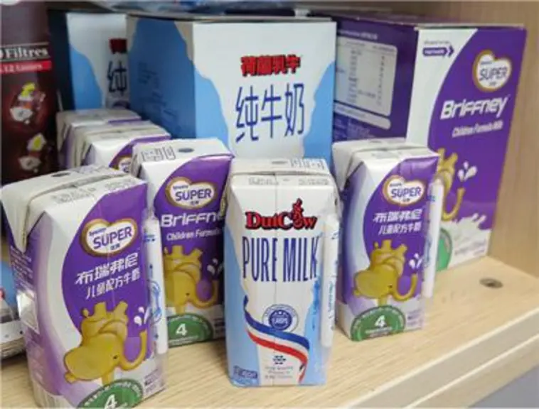 En attendant l’agrément pour la
fabrication du lait infantile, cinq 
recettes de lait 3e âge enfant sont
produites sur le site.
