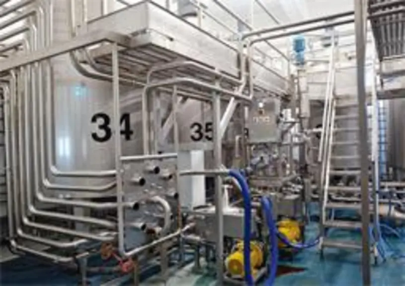 Dans ces cuves, l’entreprise fabrique du yaourt
brassé et des yaourts à la grecque.
