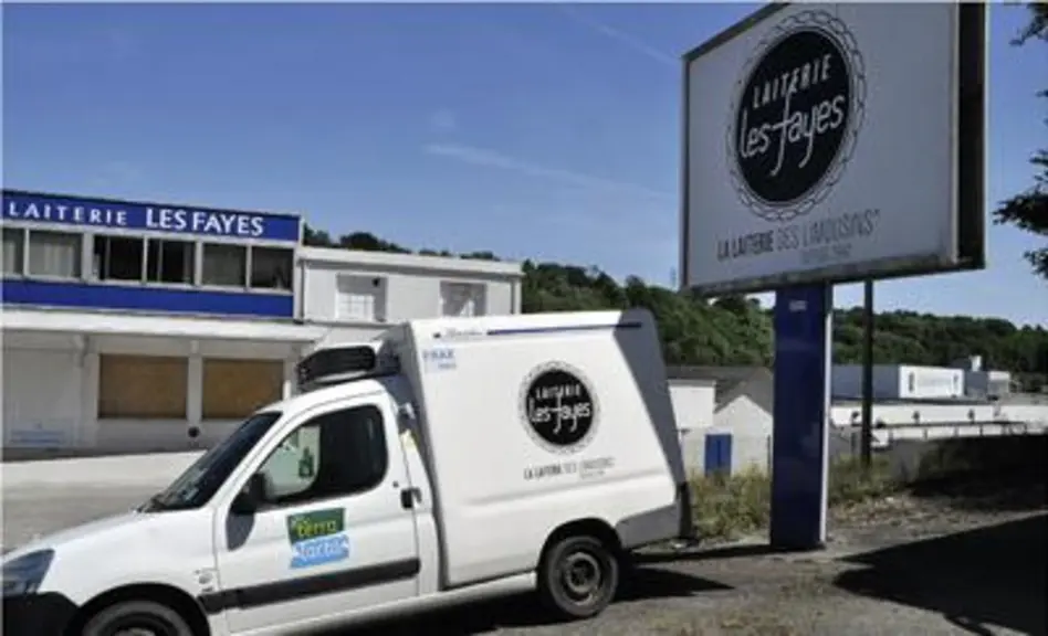 La Laiterie Les Fayes a
adopté une nouvelle identité
visuelle qui fait référence à
la porcelaine de Limoges. Un
atelier culinaire et un magasin
d