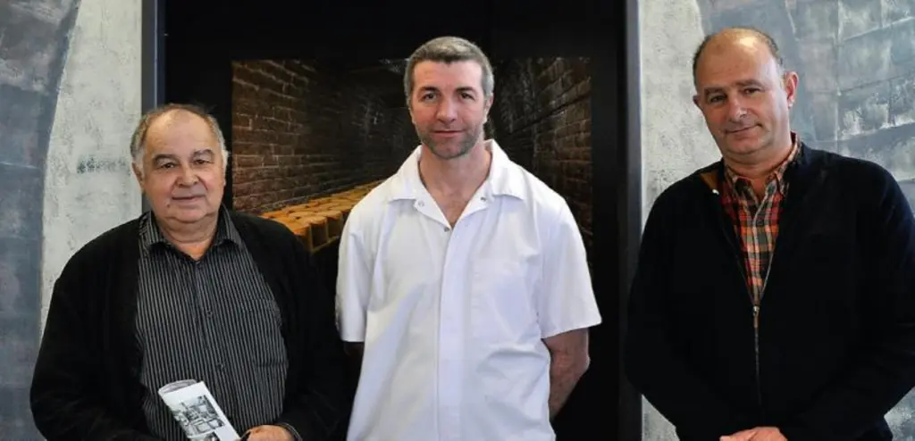 Jean-Pierre Fage, directeur de production, Jean-Yves Julien, chef fromager, et Pierre Séguis, président. Ce dernier assure la gestion
administrative