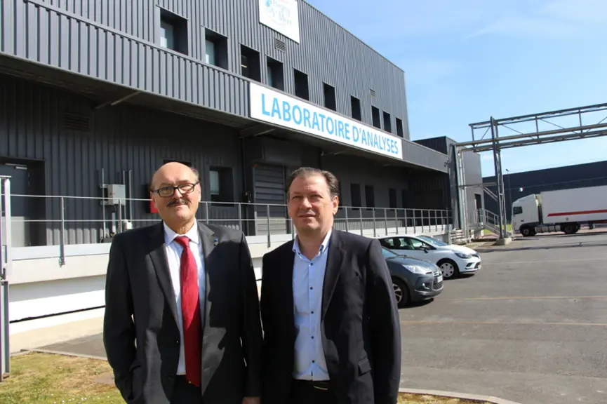 Daniel Delahaye (DG d'Isigny Ste-Mère) et Jean-Michel Audrain (DG de Bureau Veritas). Bureau Veritas est le principal organisme certificateur interven