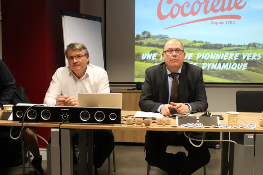 A gauche, Eric Philippe, coprésident de l'association Merci Les AlguesA droite, Pascal Lemaire, PDG de Cocorette. © V. R.