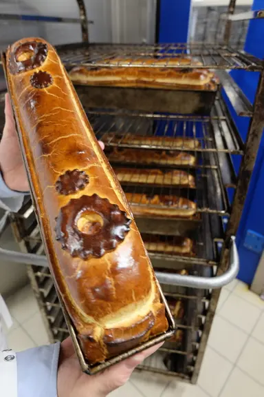 Le pâté en croûte cuit est refroidi dans une salle à air pulsé. © Christophe Reibel