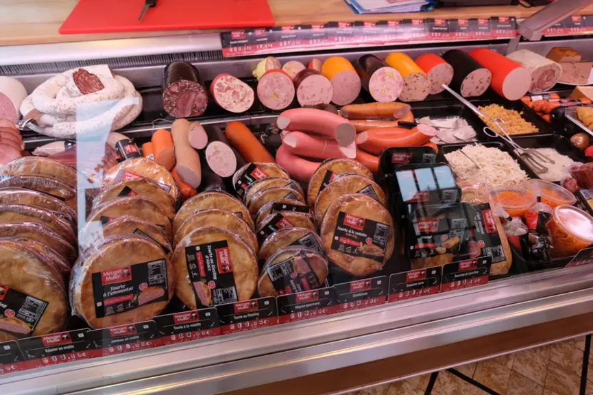 L’assortiment classique comporte 120 produits de base. Ces produits phare sont toujours vendus dans la boucherie-charcuterie à partir de laquelle le s