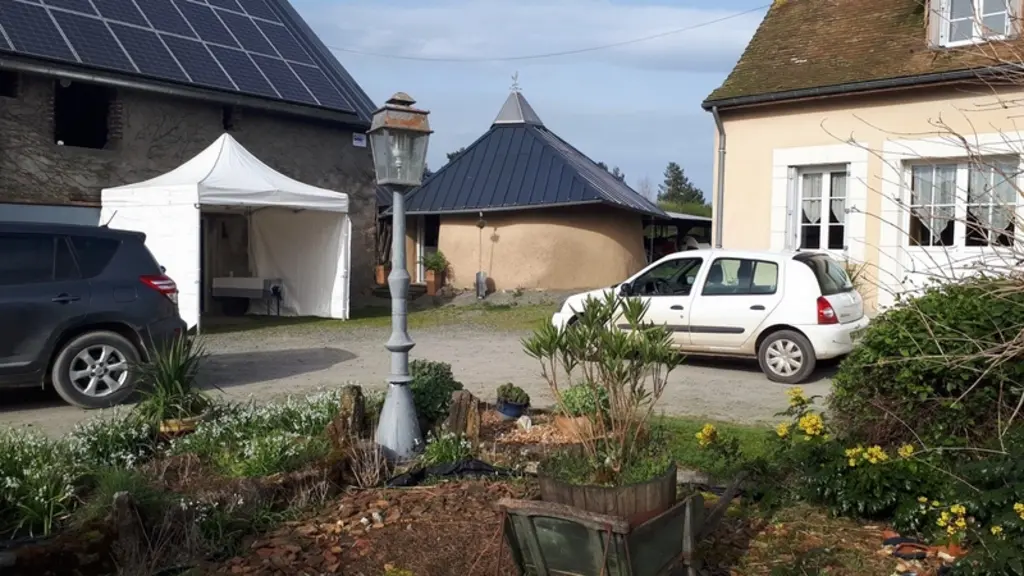 Certains clients ont attendu jusqu'à 2h30 pour accéder au barnum du Gaec. © DR