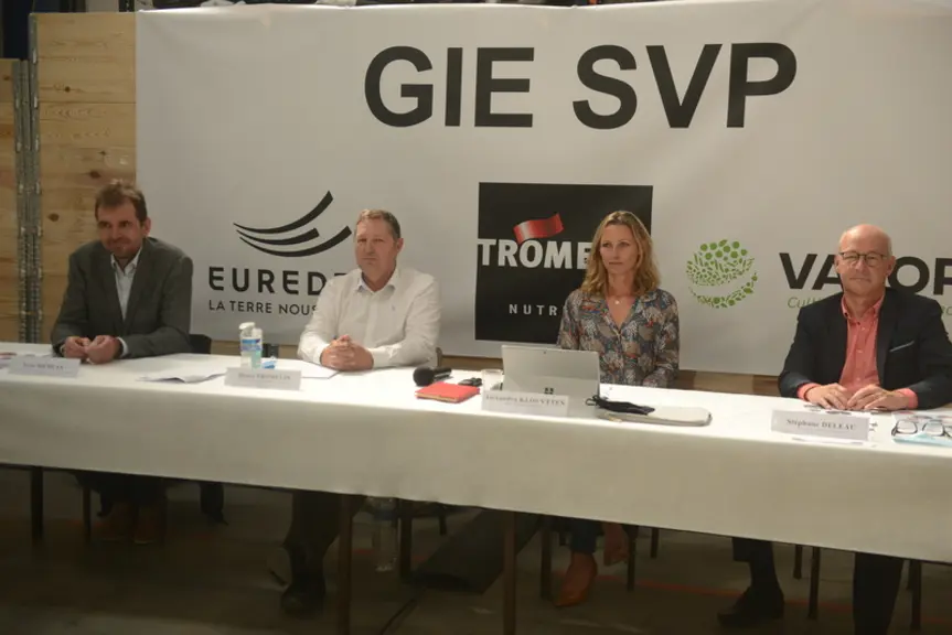 De gauche à droite : Yves Nicolas (Eureden), Henri Tromelin (Tromelin Nutrition), Alexandra Klouytten (Tromelin Nutrition), Stéphane Deleau (Valorex).
